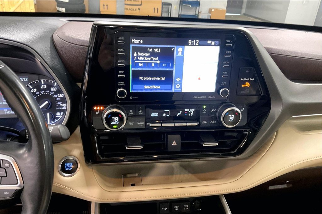 Used 2020 Toyota Highlander XLE AWD/4WD image 16