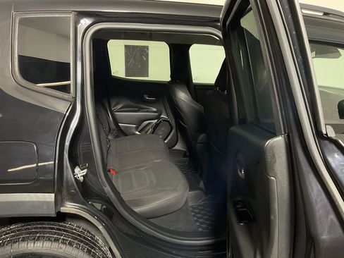 Used 2016 Jeep Renegade Latitude image 32