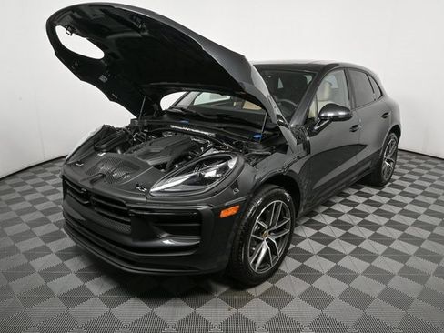 Certified 2025 Porsche Macan AWD image 35