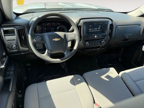 Used 2018 Chevrolet Silverado 1500 Custom w/ Custom Convenience Package RWD image 15