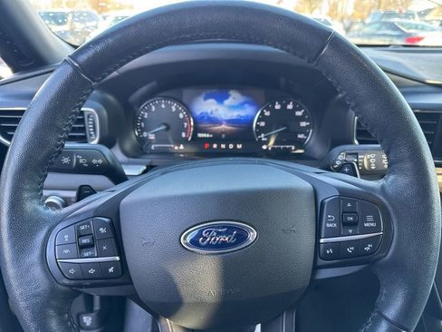 Used 2020 Ford Explorer XLT w/ Equipment Group 202A image 6