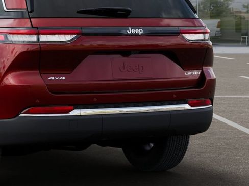Used 2025 Jeep Grand Cherokee 4WD image 13