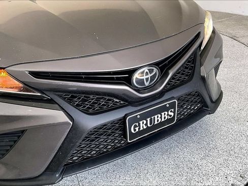 Used 2020 Toyota Camry SE FWD image 33