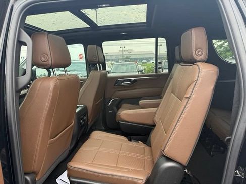 Used 2026 Chevrolet Suburban High Country w/ Sun And Tow Package AWD/4WD image 19
