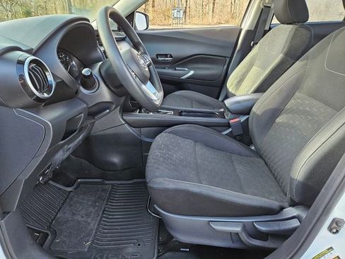 Used 2023 Nissan Kicks SV image 8