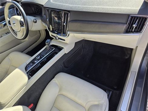 Used 2017 Volvo V90 T6 Cross Country image 19