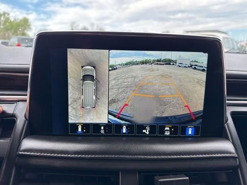 Used 2023 Chevrolet Suburban LT w/ LT Signature Plus Package AWD/4WD image 13
