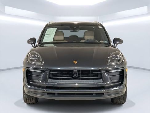 Certified 2025 Porsche Macan image 2