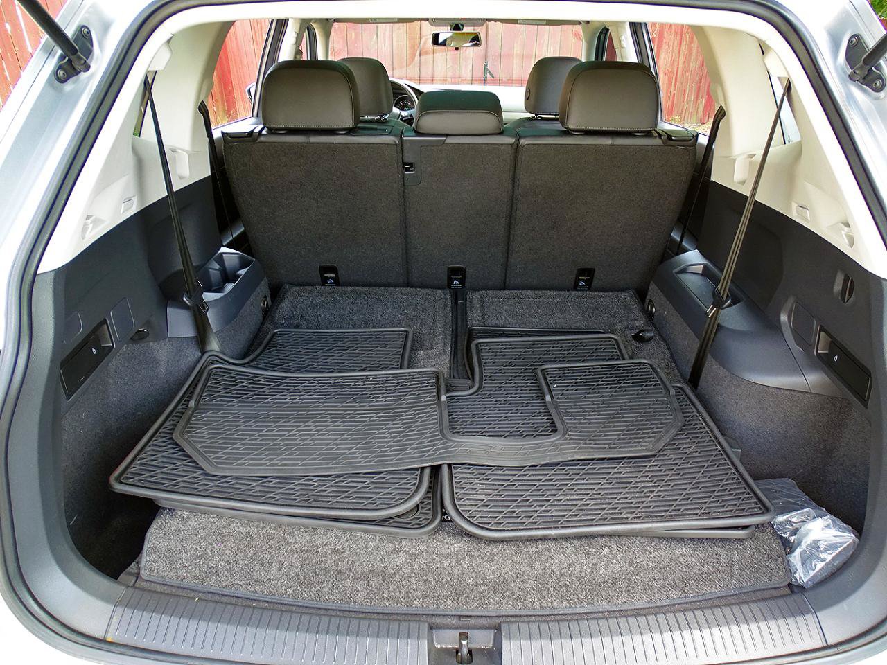 Used 2020 Volkswagen Tiguan SE w/ Panoramic Sunroof Package FWD image 29