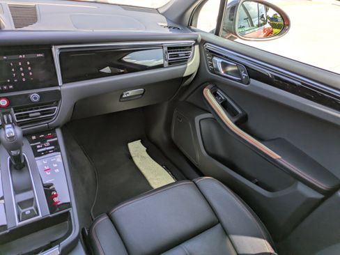 Used 2024 Porsche Macan image 13