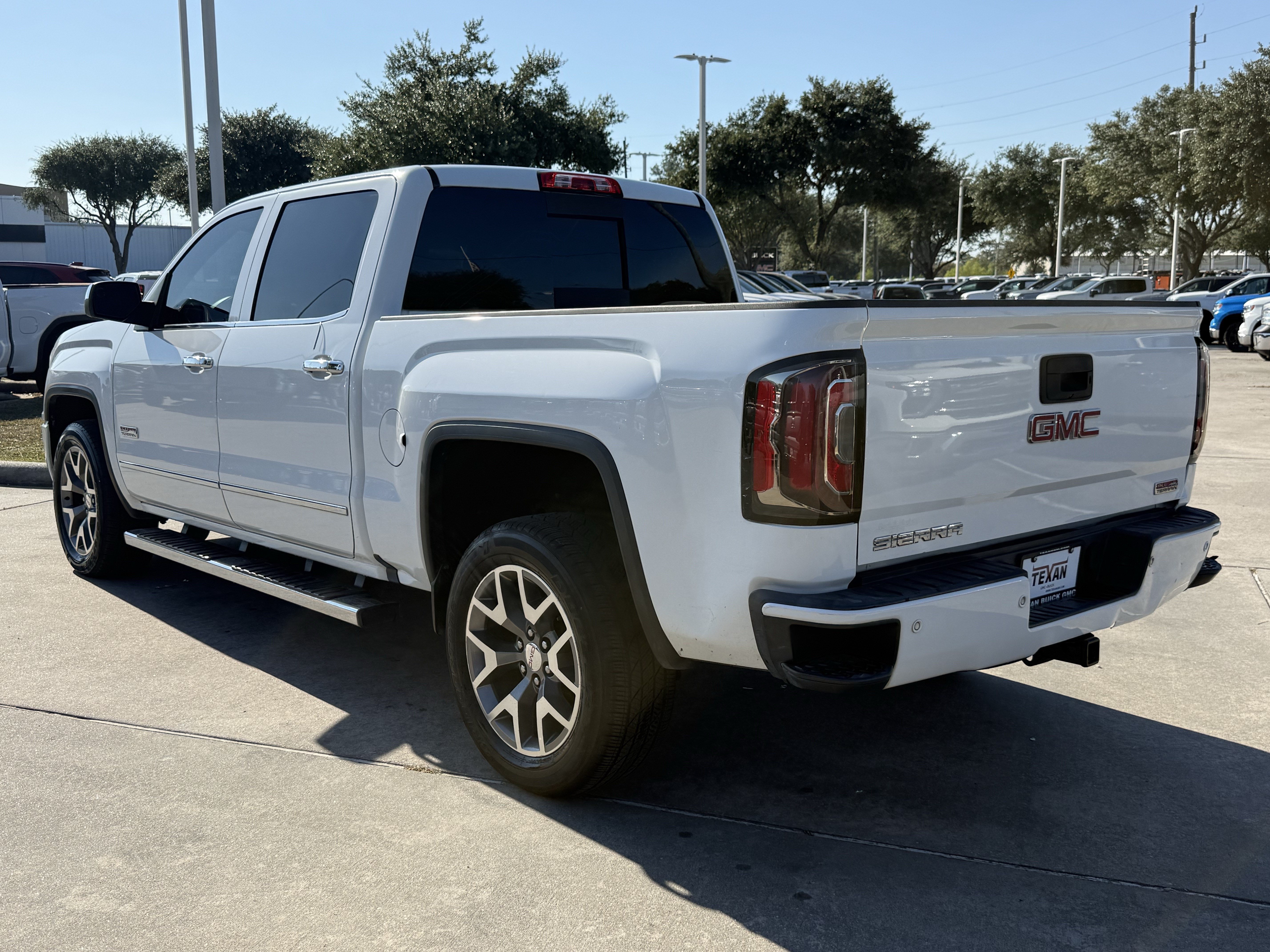 Used 2016 GMC Sierra 1500 SLT w/ All-Terrain Package AWD/4WD image 7