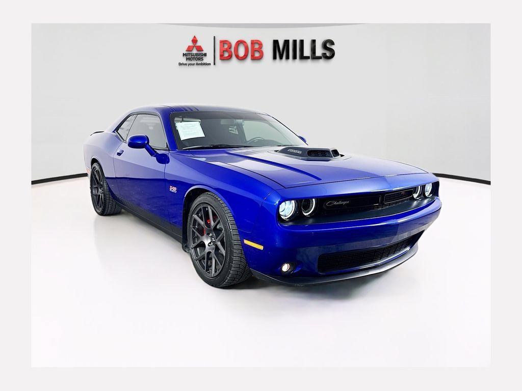 Used 2018 Dodge Challenger R/T RWD image 1