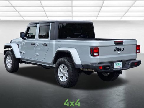 Used 2022 Jeep Gladiator Sport AWD/4WD image 16