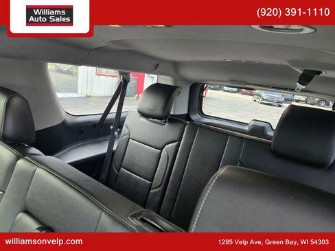 Used 2018 Chevrolet Suburban LT image 14