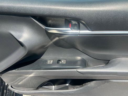 Used 2018 Toyota Camry SE FWD image 10