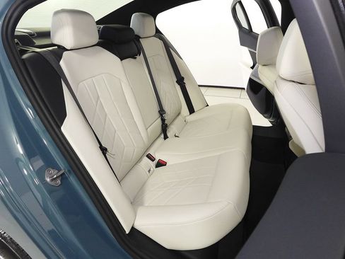 Certified 2024 BMW 530i w/ Premium Package RWD image 20