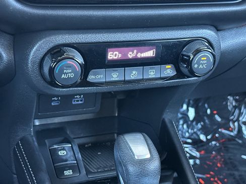 Used 2022 Nissan Kicks SR w/ Interior Electronics Package FWD image 19