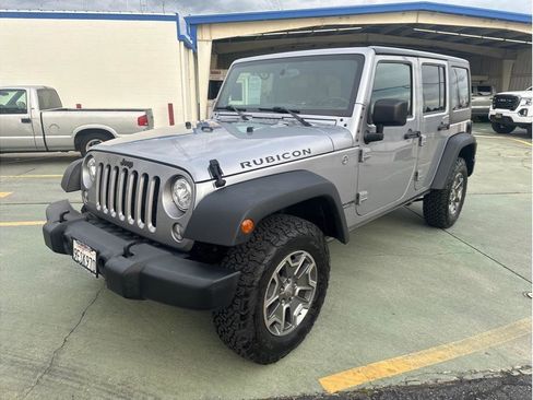 Used 2018 Jeep Wrangler Unlimited Rubicon w/ Connectivity Group image 3