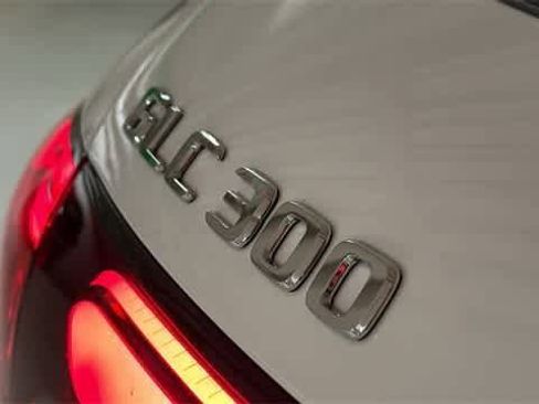 Used 2026 Mercedes-Benz GLC 300 4MATIC image 11