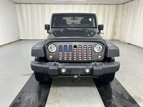 Used 2018 Jeep Wrangler Sport AWD/4WD image 3