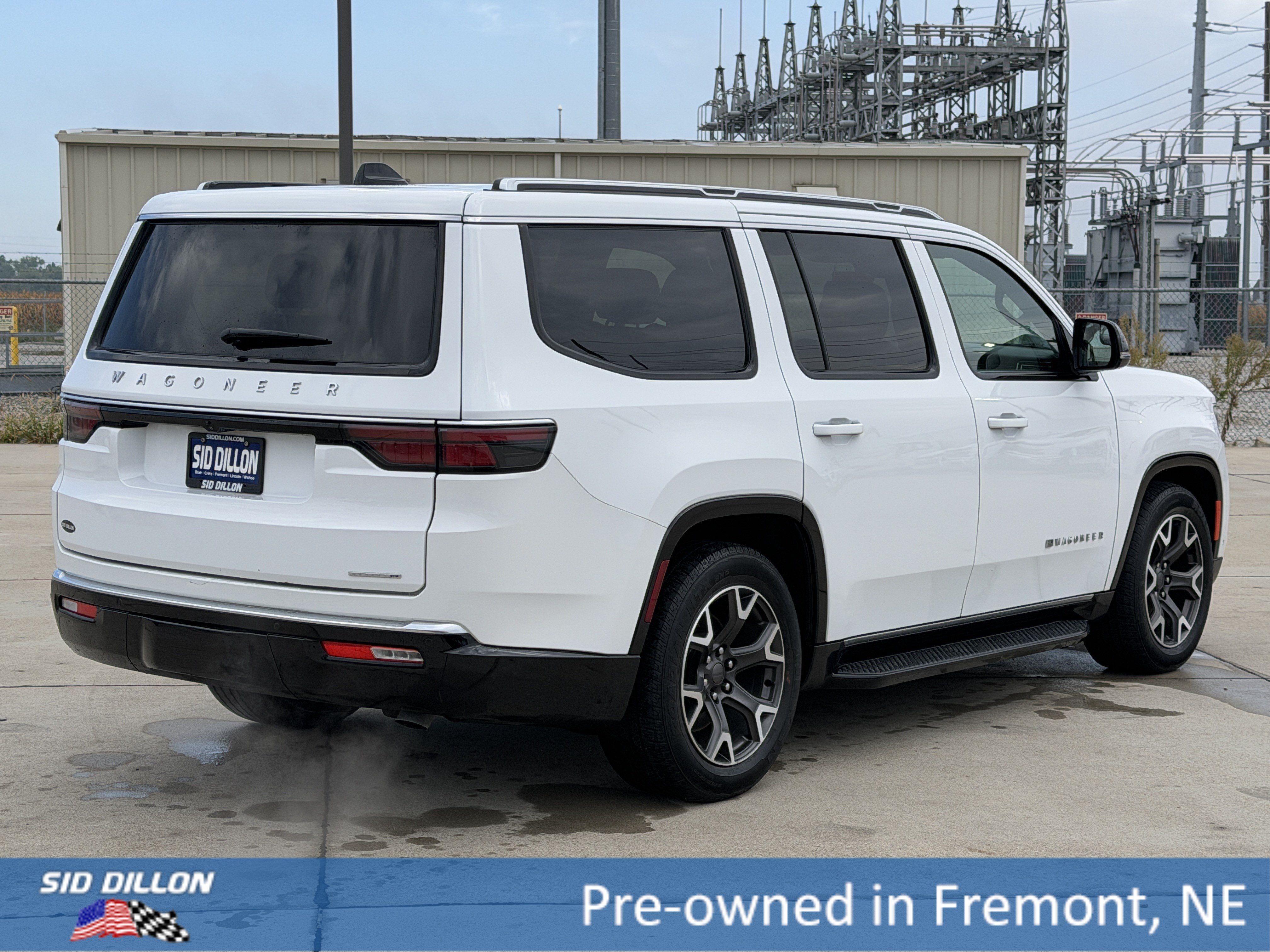 Used 2024 Jeep Wagoneer Series III AWD/4WD image 4