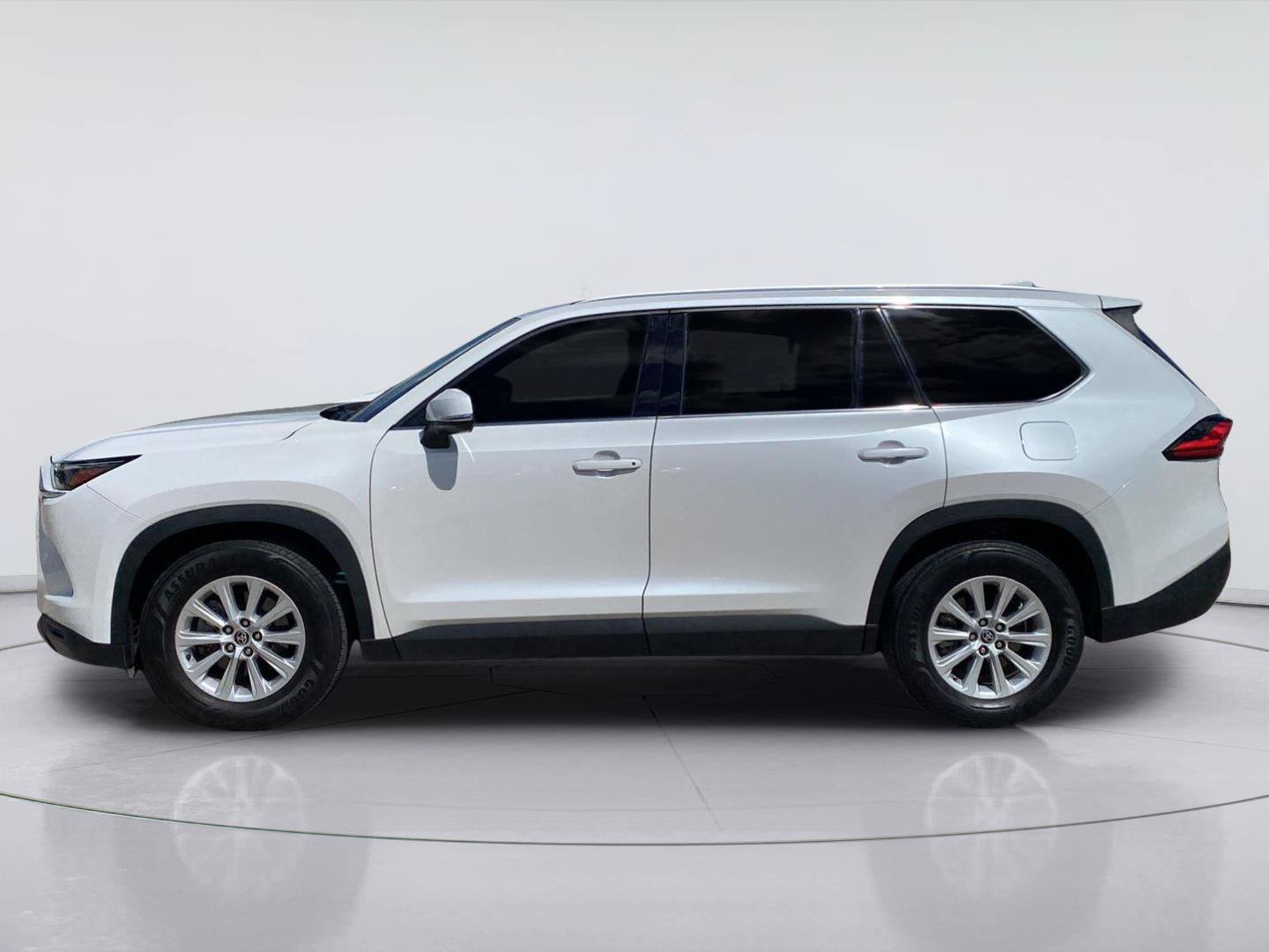 Used 2024 Toyota Grand Highlander AWD image 2