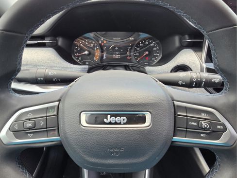 Used 2022 Jeep Compass Latitude AWD/4WD image 16