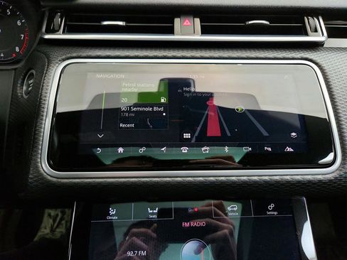 Used 2018 Land Rover Range Rover Velar R-Dynamic SE image 19