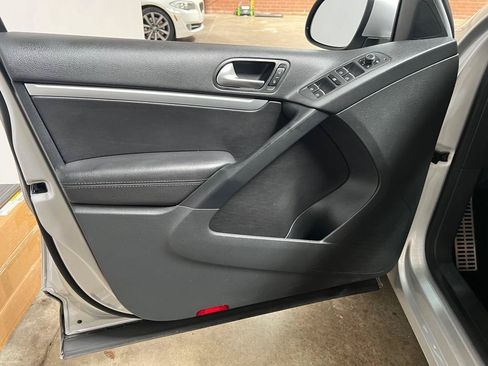 Used 2016 Volkswagen Tiguan R-Line FWD image 26