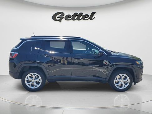 Used 2024 Jeep Compass Latitude AWD/4WD image 3