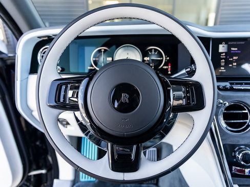 Used 2025 Rolls-Royce Cullinan image 36