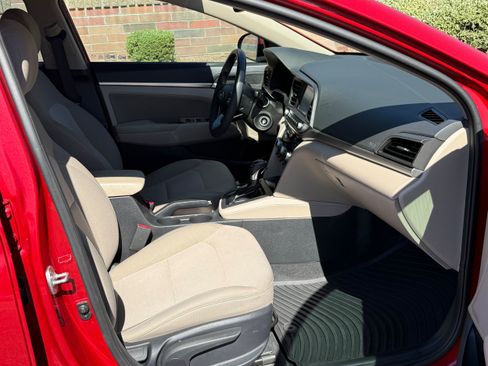 Used 2020 Hyundai Elantra SEL FWD image 11