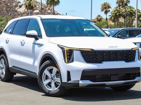 New 2024 Kia Sorento LX FWD image 2