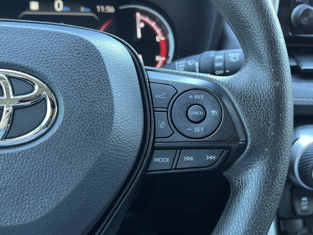 Used 2025 Toyota RAV4 XLE AWD/4WD image 29