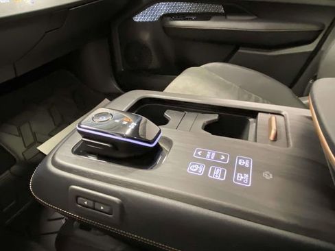 Used 2023 Nissan Ariya FWD image 18