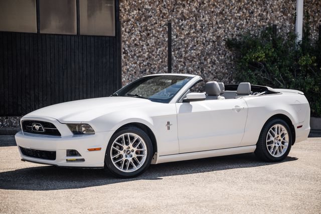Used 2013 Ford Mustang Premium RWD image 31
