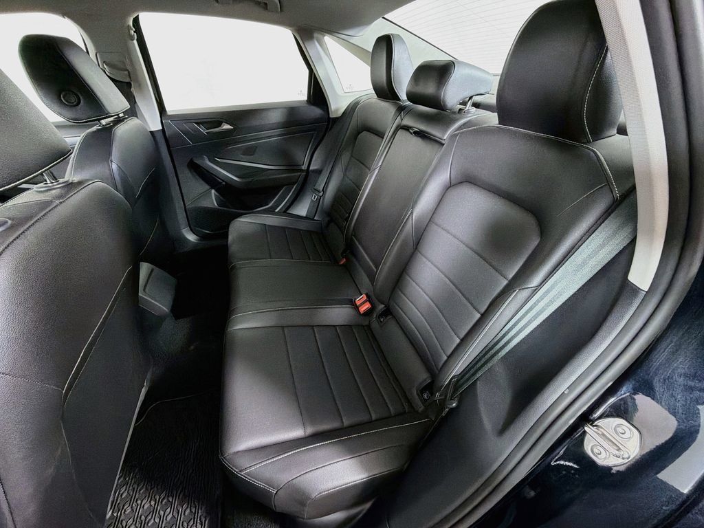 Used 2024 Volkswagen Jetta SE FWD image 18