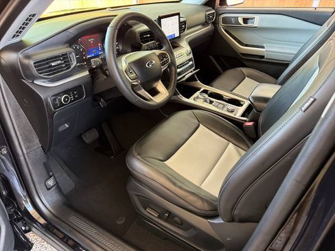 Used 2024 Ford Explorer XLT w/ Equipment Group 202A AWD/4WD image 2