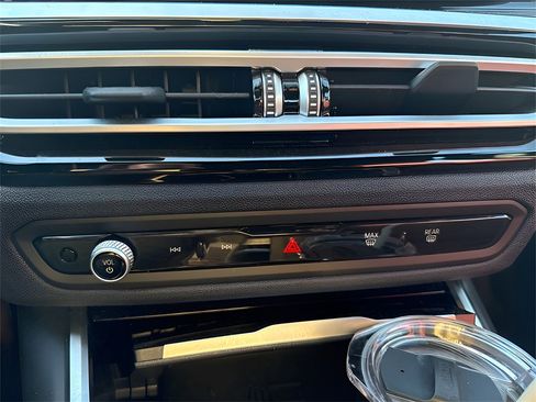 Used 2023 BMW 330i Sedan w/ M Sport Package image 9