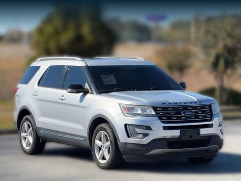 Used 2017 Ford Explorer XLT w/ Equipment Group 202A image 1