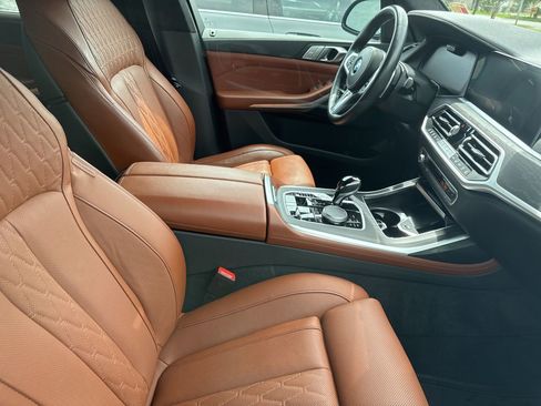 Used 2022 BMW X7 xDrive40i w/ M Sport Package AWD/4WD image 7