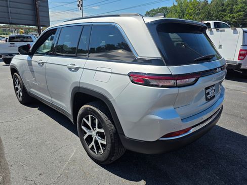 Used 2024 Jeep Grand Cherokee Limited RWD image 7