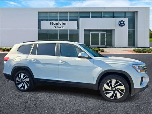 Used 2024 Volkswagen Atlas SE AWD/4WD image 3