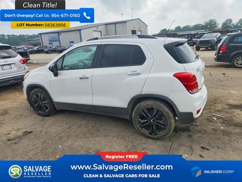 Used 2018 Chevrolet Trax LT w/ Redline Edition FWD image 3
