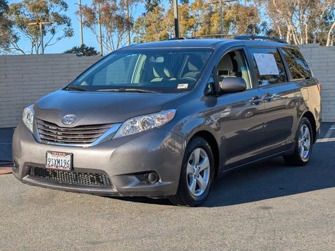 Used 2015 Toyota Sienna LE image 12