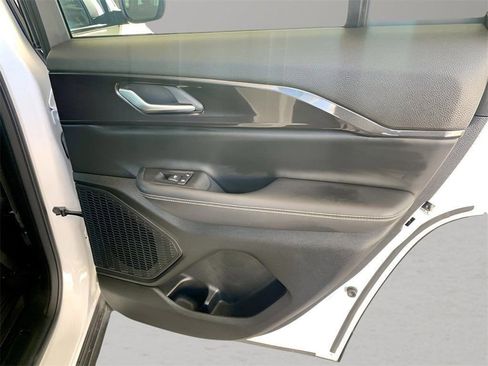 Used 2023 Jeep Grand Cherokee Laredo image 25