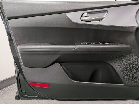 Certified 2022 Kia Forte LXS image 8