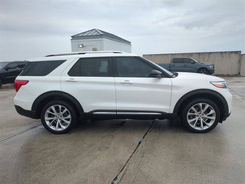 Used 2022 Ford Explorer Platinum w/ Equipment Group 601A image 4