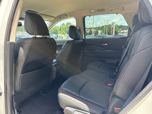 Used 2022 Nissan Pathfinder SL AWD/4WD image 25