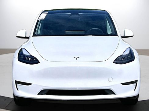 Used 2024 Tesla Model Y Long Range AWD/4WD image 3